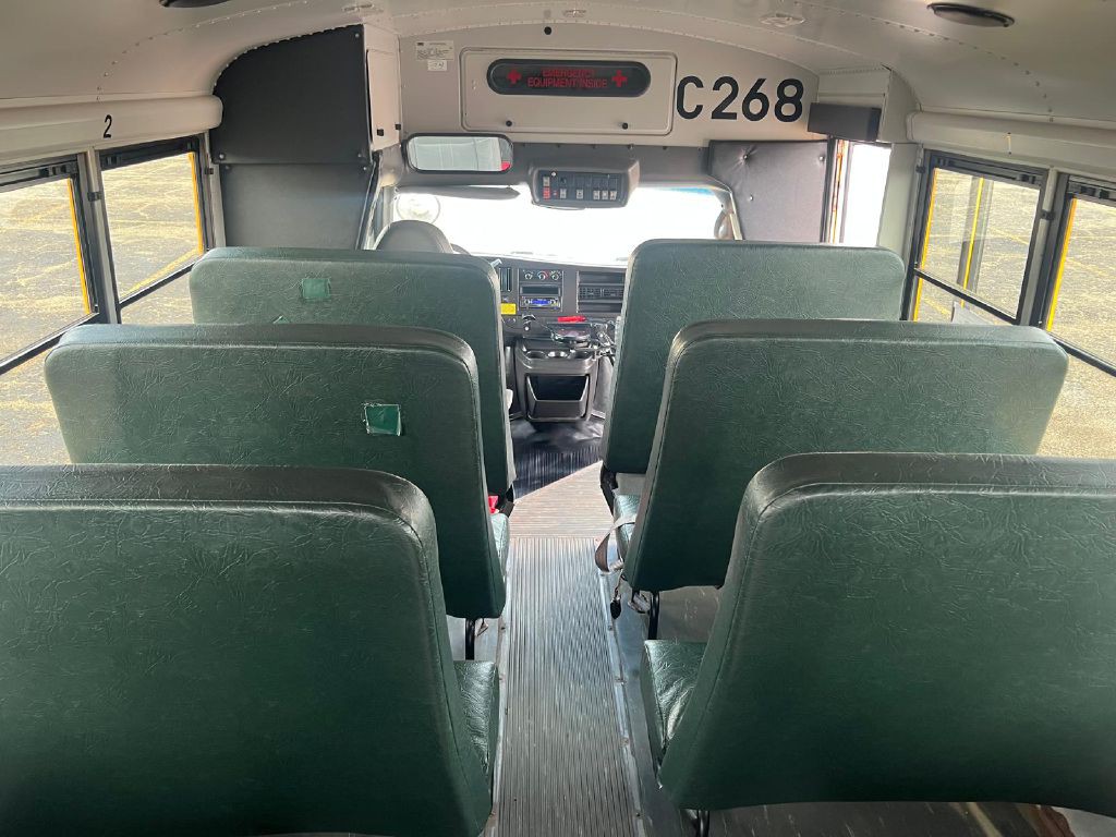 2010 Chevrolet Express Image 16