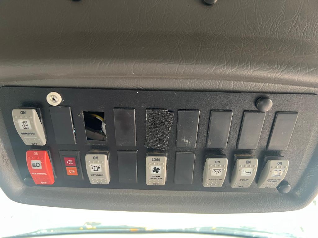 2010 Chevrolet Express Image 17