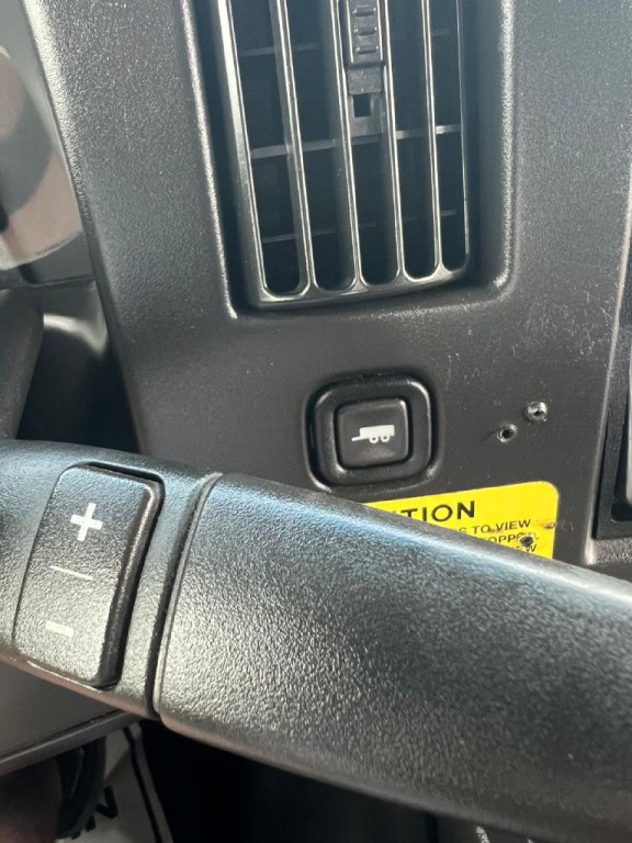 2010 Chevrolet Express Image 18