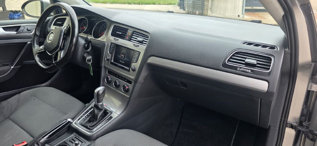 2017 Volkswagen Golf Image 12