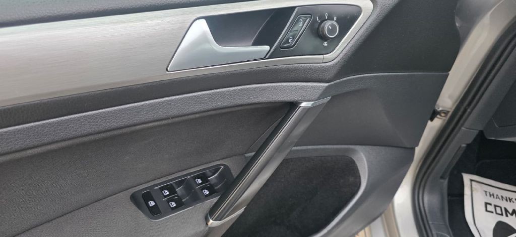 2017 Volkswagen Golf Image 19