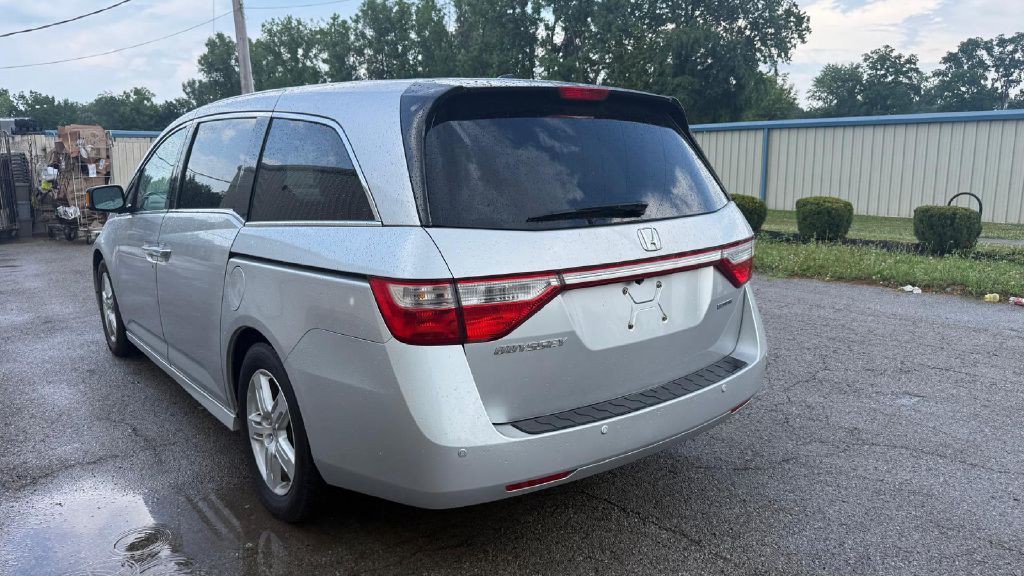 2011 Honda Odyssey Image 2