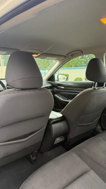2020 Nissan Altima Image 13