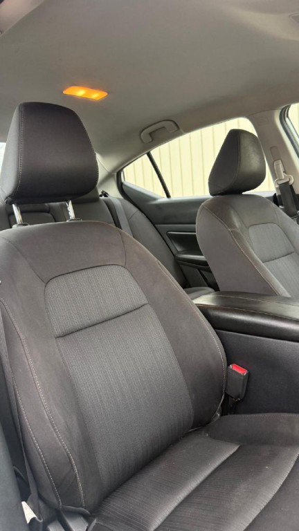 2020 Nissan Altima Image 17