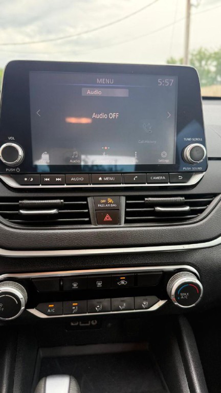 2020 Nissan Altima Image 24