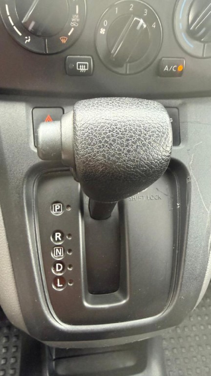2015 Chevrolet Express Image 18