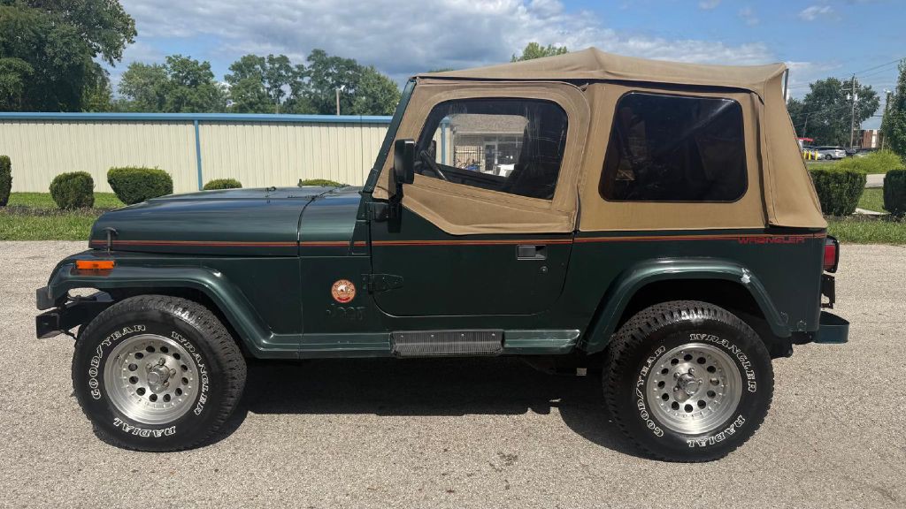 1993 Jeep Wrangler Image 2
