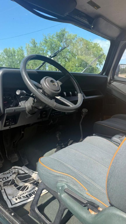1993 Jeep Wrangler Image 9