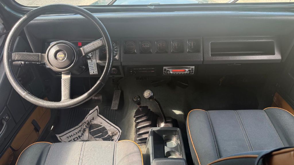 1993 Jeep Wrangler Image 13