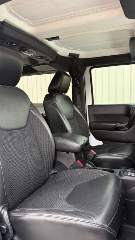 2017 Jeep Wrangler Image 14