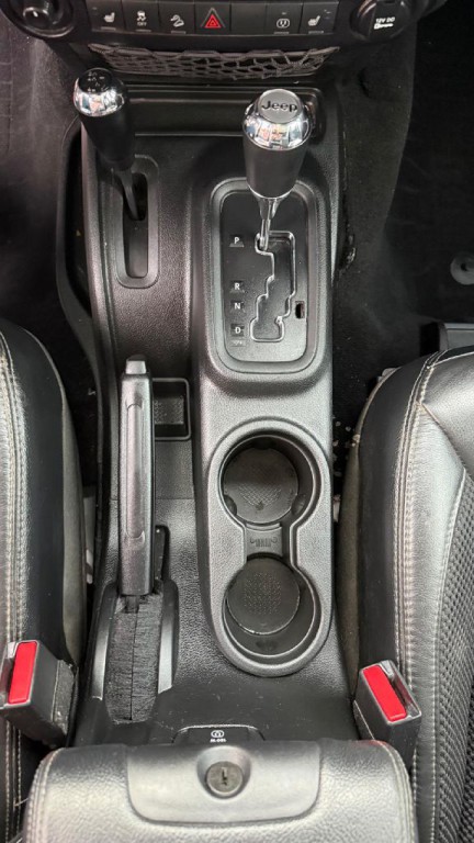 2017 Jeep Wrangler Image 19