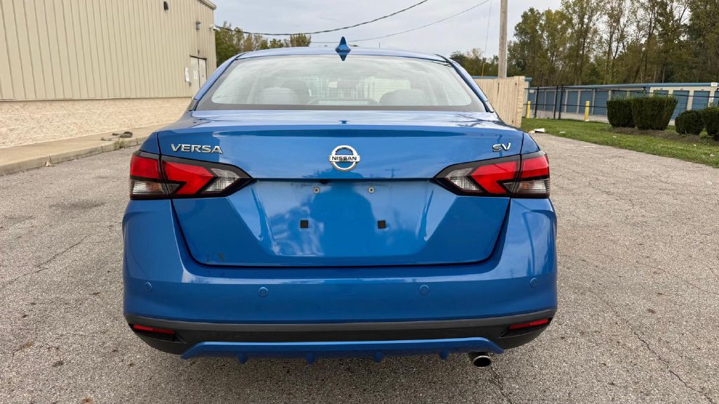 2021 Nissan Versa Image 4