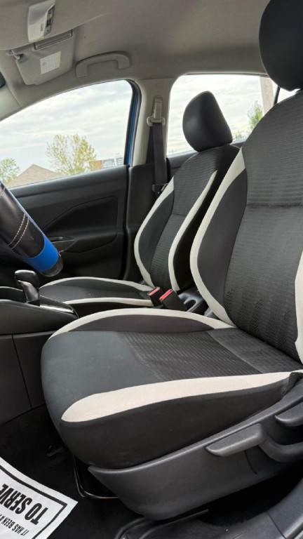 2021 Nissan Versa Image 9