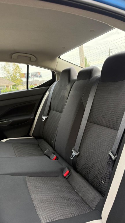 2021 Nissan Versa Image 13