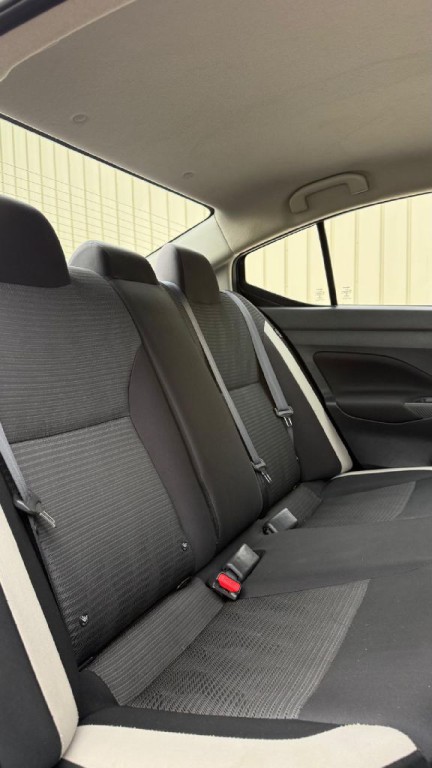 2021 Nissan Versa Image 16