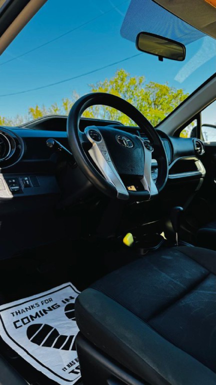 2015 Toyota Prius Image 9
