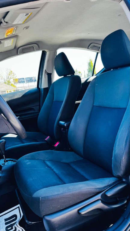 2015 Toyota Prius Image 10