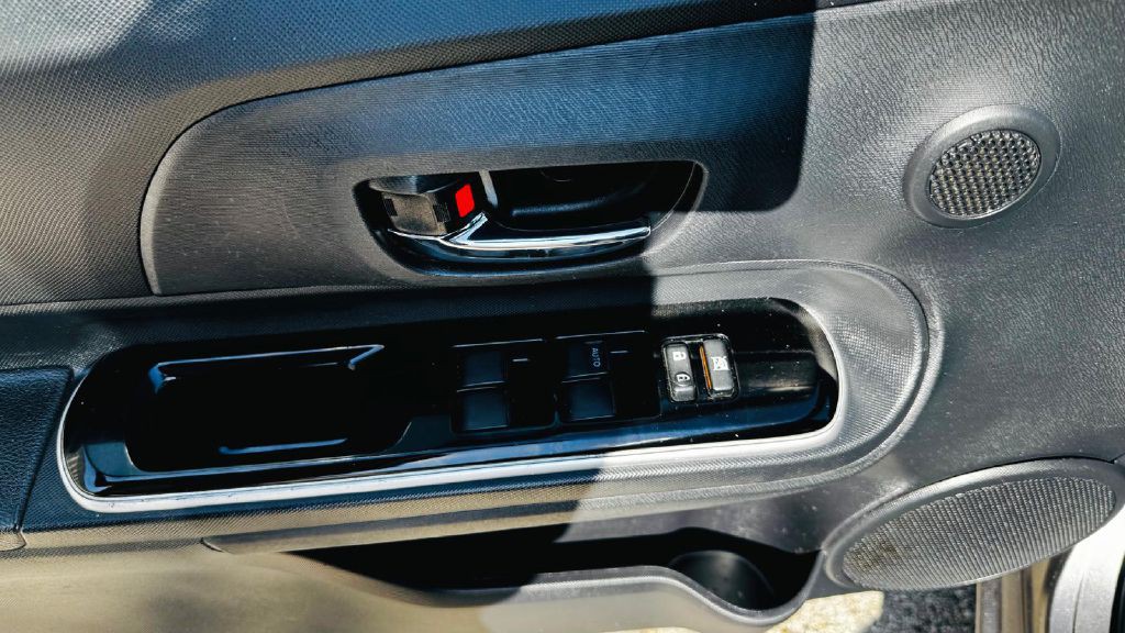 2015 Toyota Prius Image 11
