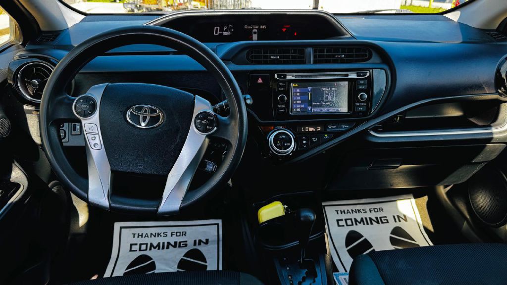 2015 Toyota Prius Image 12