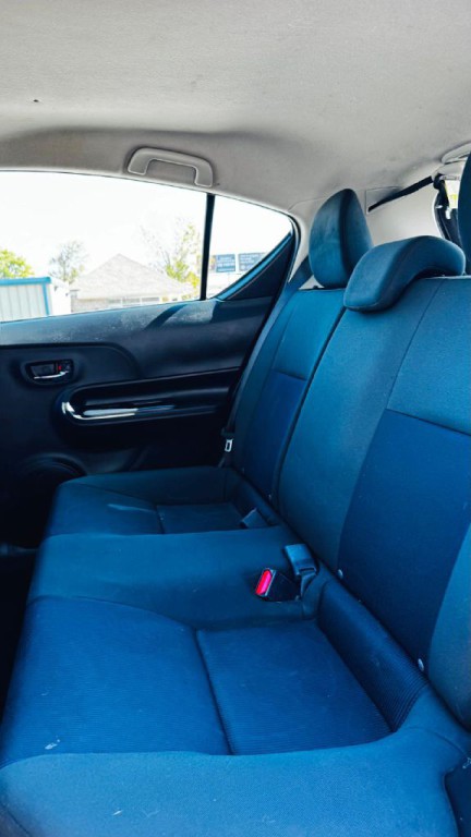 2015 Toyota Prius Image 14