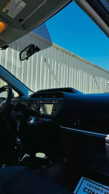 2015 Toyota Prius Image 18