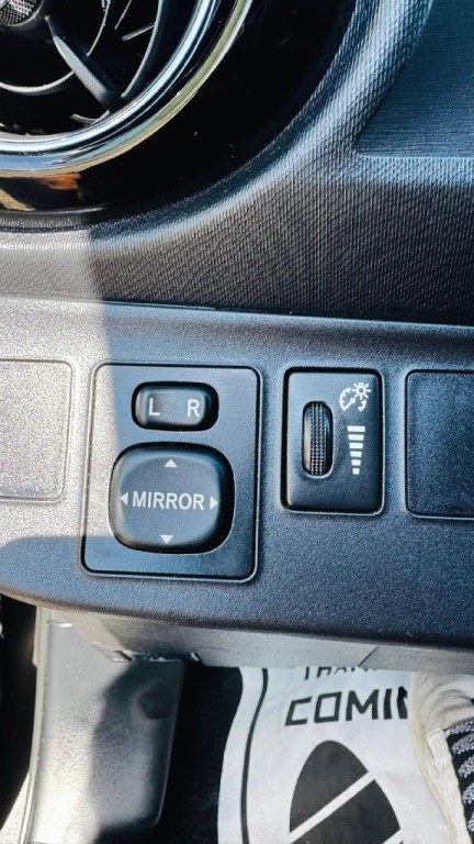 2015 Toyota Prius Image 20