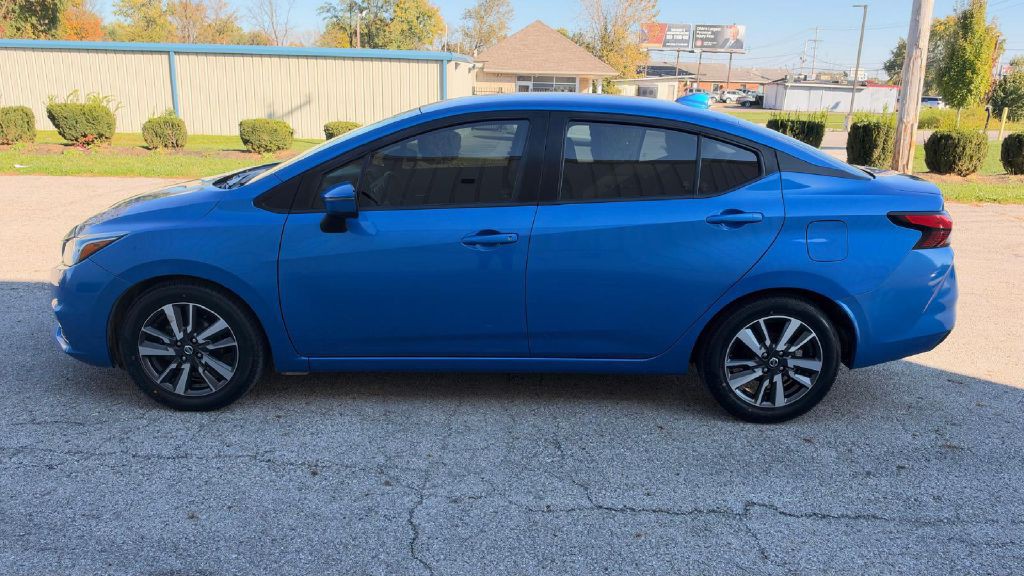 2021 Nissan Versa Image 2