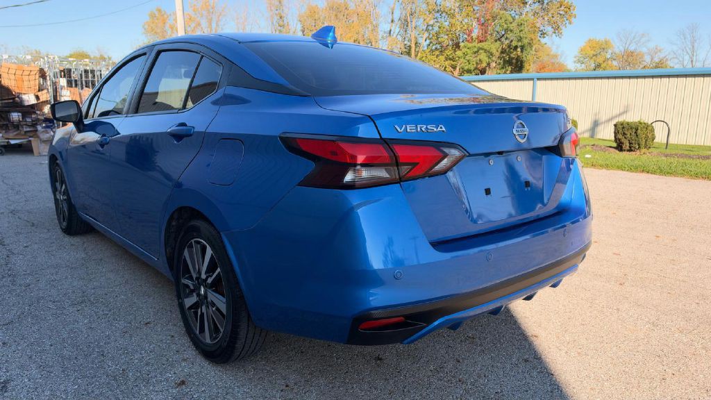 2021 Nissan Versa Image 3