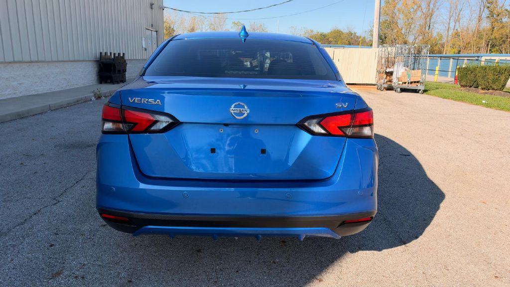 2021 Nissan Versa Image 4