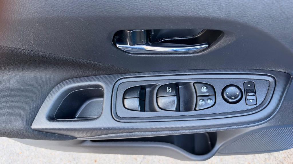 2021 Nissan Versa Image 11