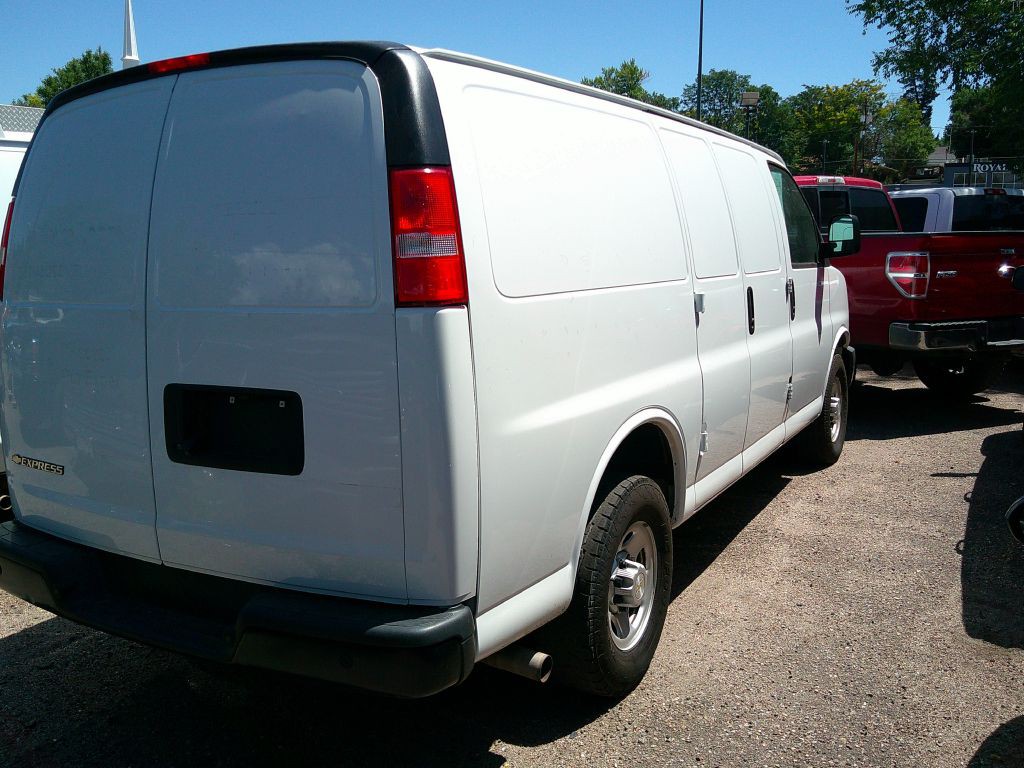2020 Chevrolet Express Image 4