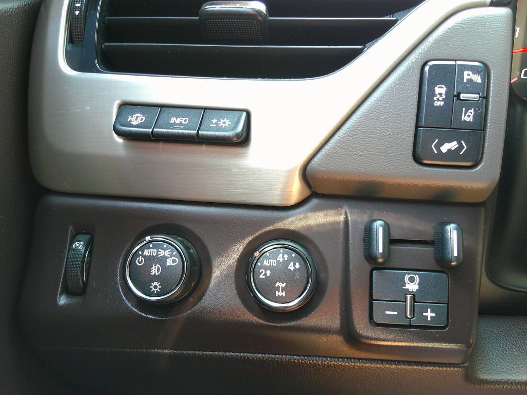 2015 GMC Yukon Image 17