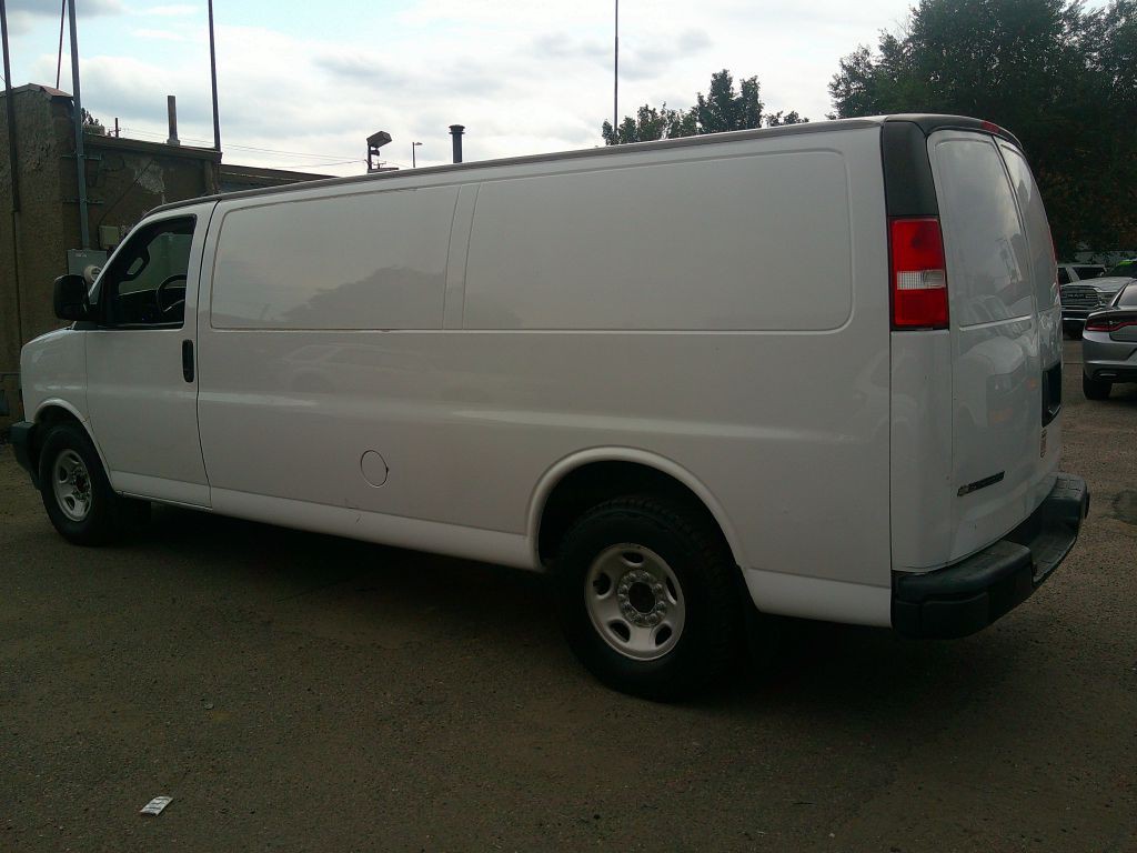 2019 Chevrolet Express Image 4