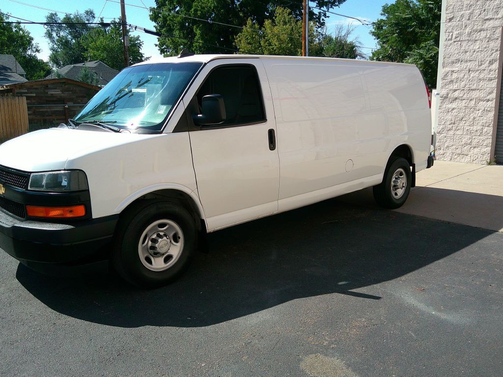 2018 Chevrolet Express Image 1