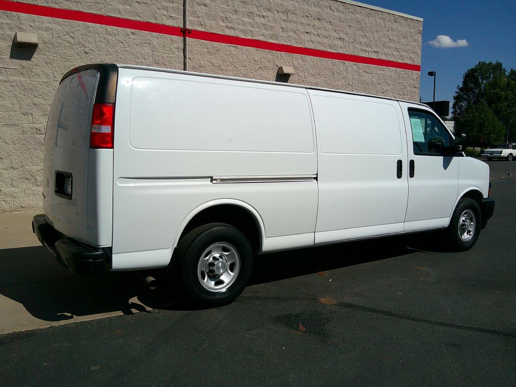 2018 Chevrolet Express Image 4