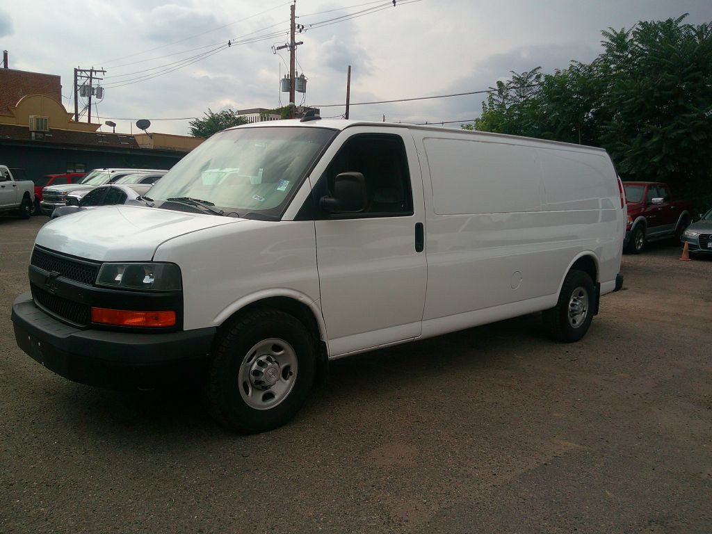 2018 Chevrolet Express Image 1