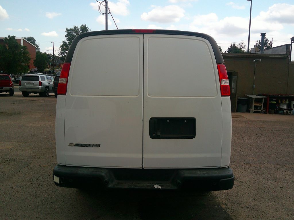 2018 Chevrolet Express Image 3
