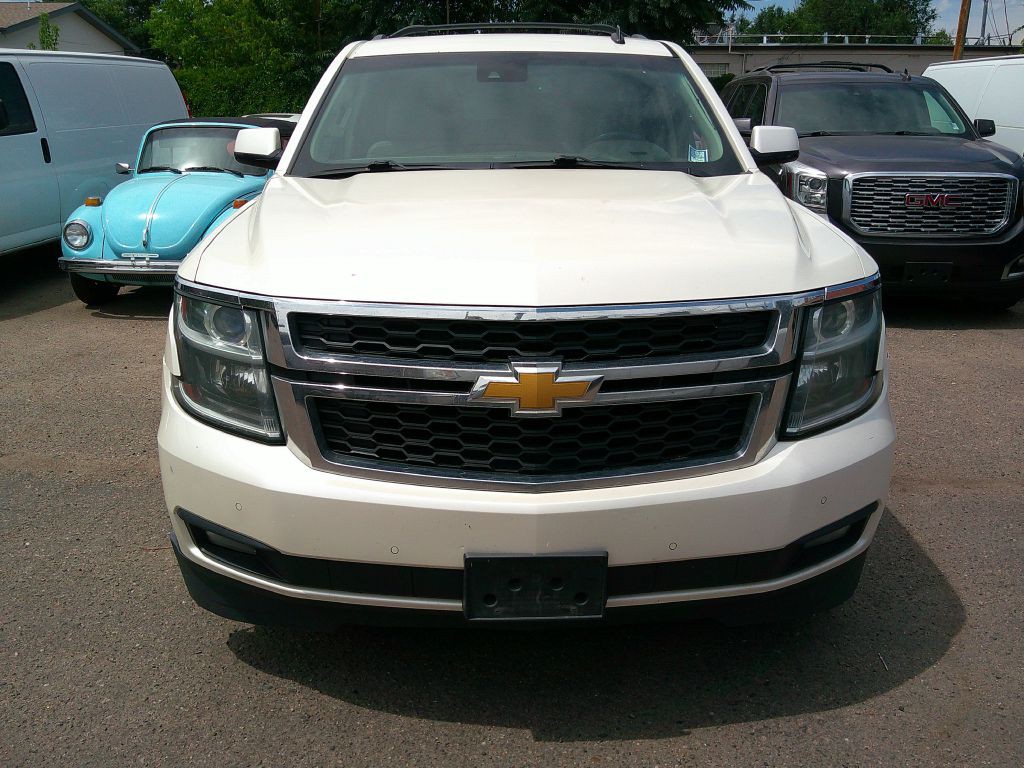 2015 Chevrolet Suburban Image 2