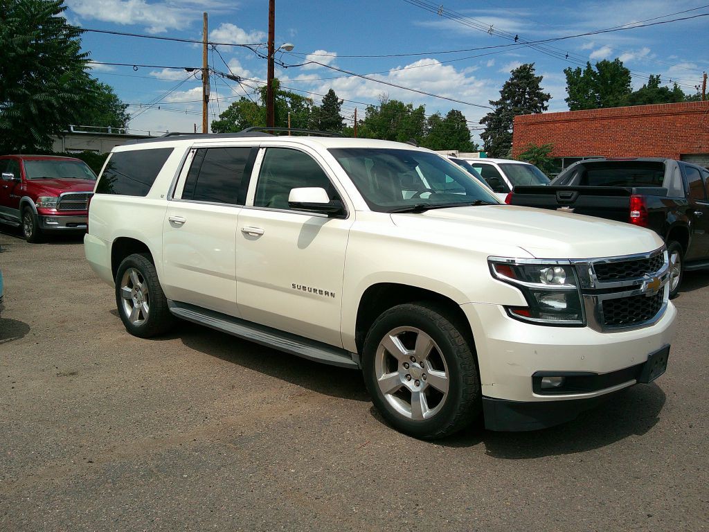 2015 Chevrolet Suburban Image 3