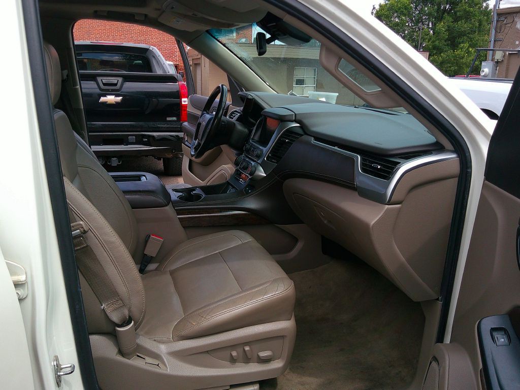 2015 Chevrolet Suburban Image 6