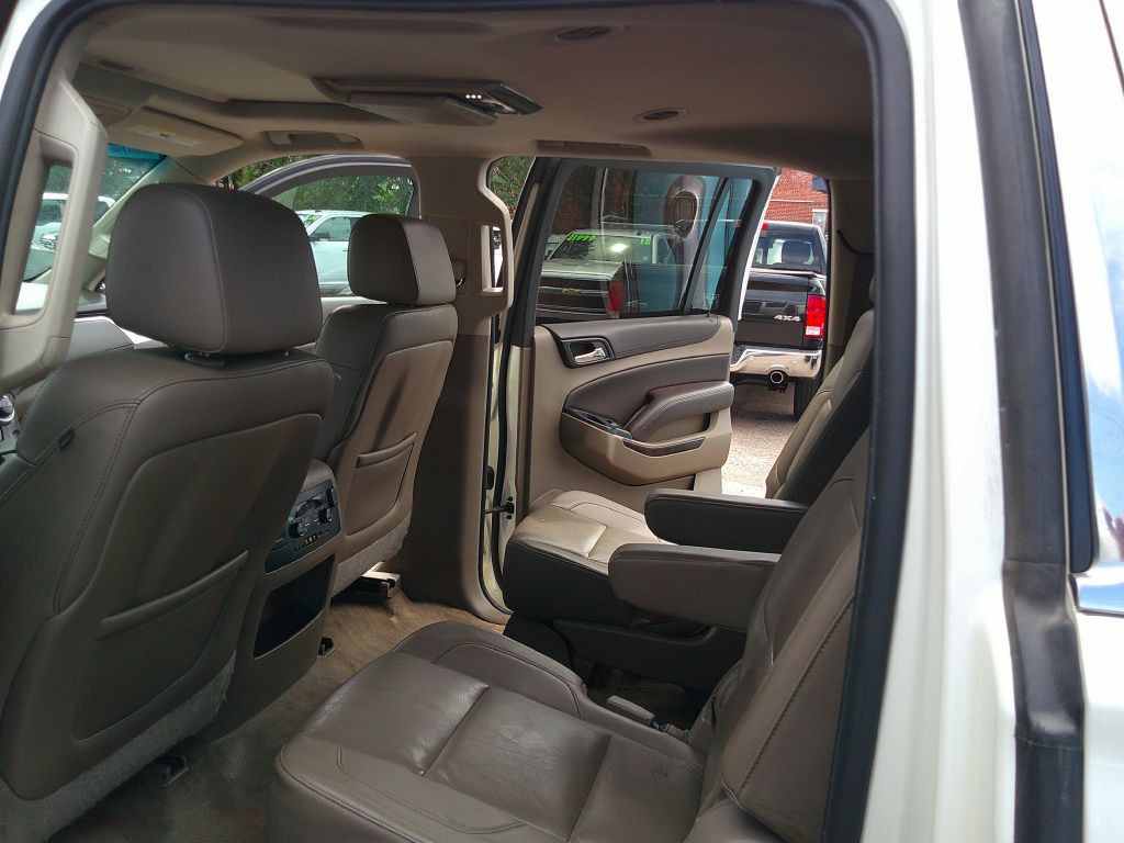 2015 Chevrolet Suburban Image 8