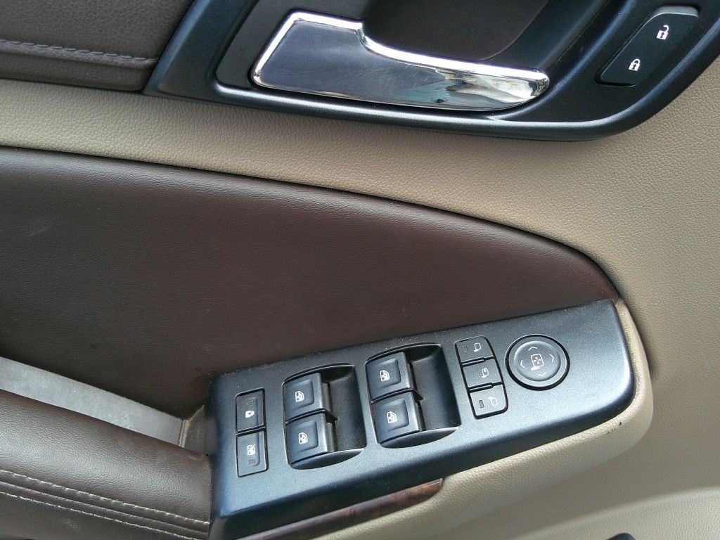 2015 Chevrolet Suburban Image 10