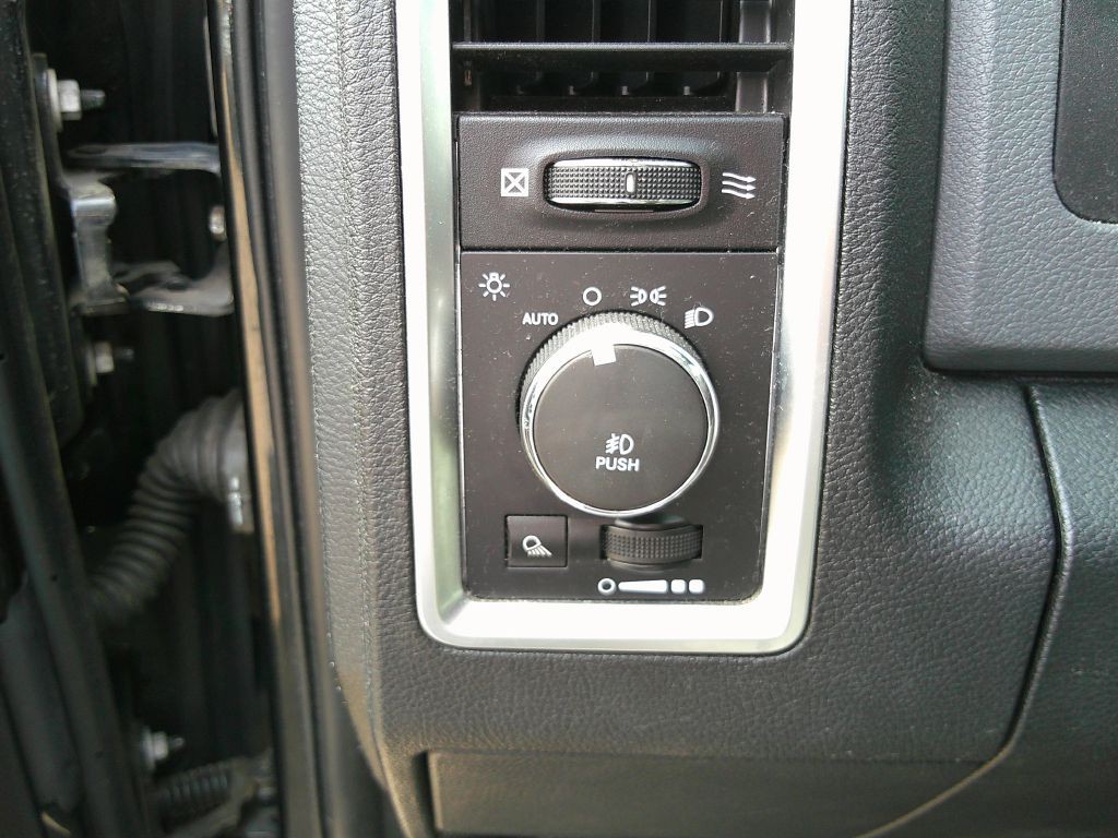 2016 RAM 1500 Image 9