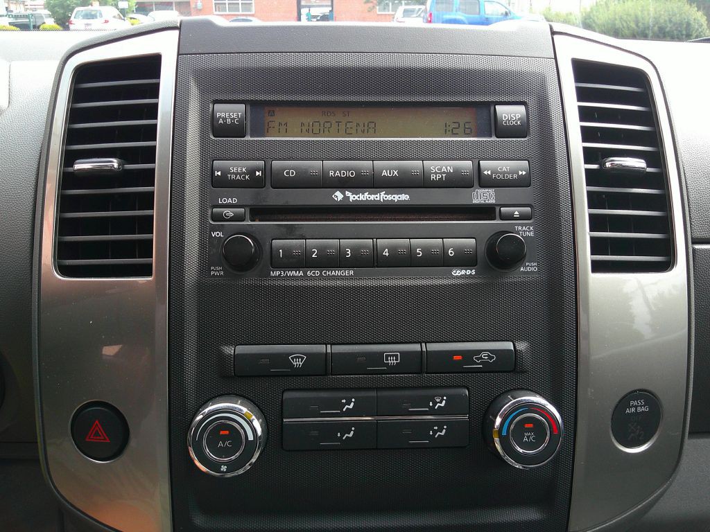 2011 Nissan Frontier Image 12