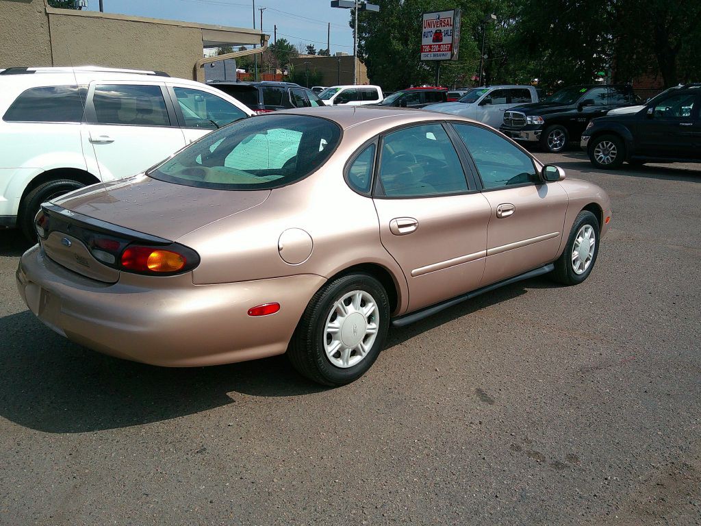 1997 Ford Taurus Image 4