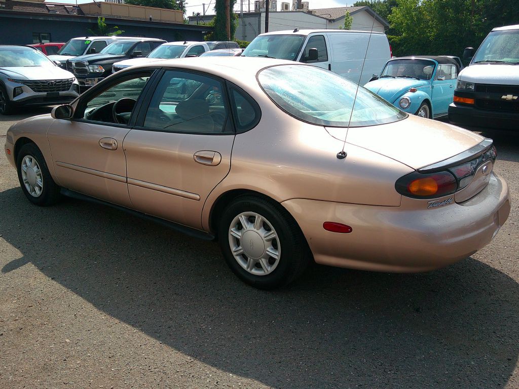 1997 Ford Taurus Image 5