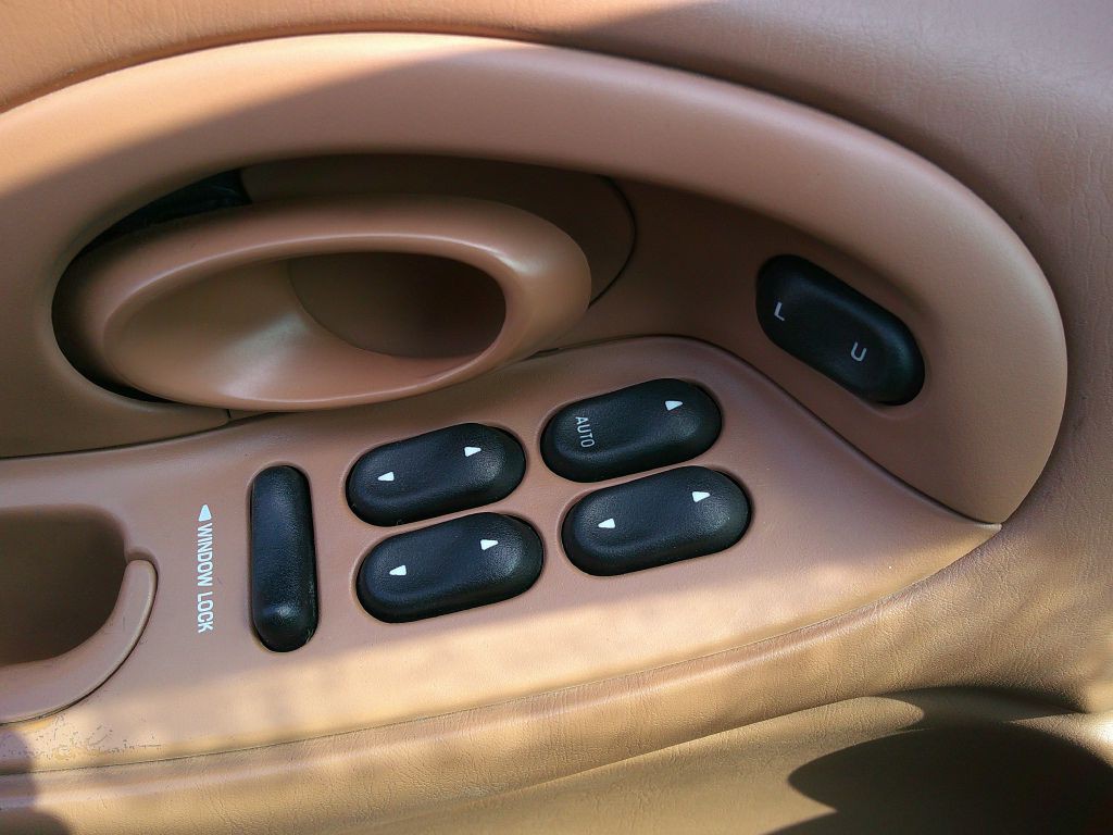 1997 Ford Taurus Image 8