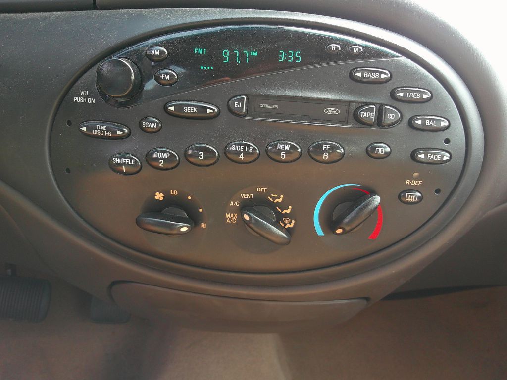 1997 Ford Taurus Image 11
