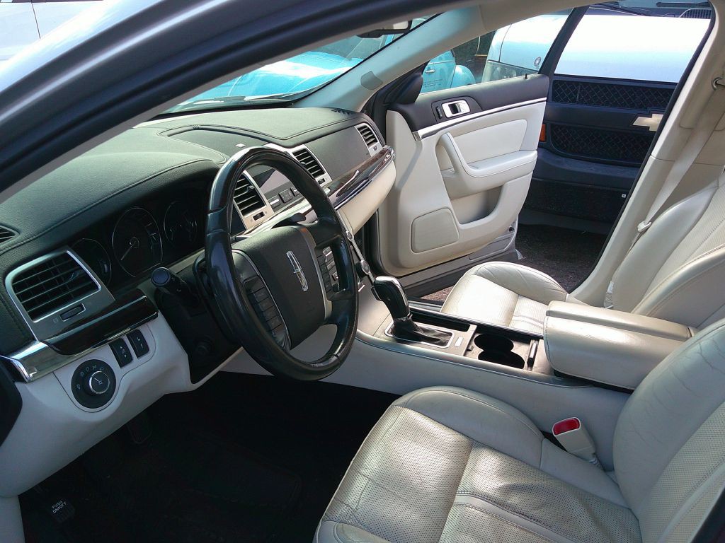 2010 Lincoln MKS Image 8