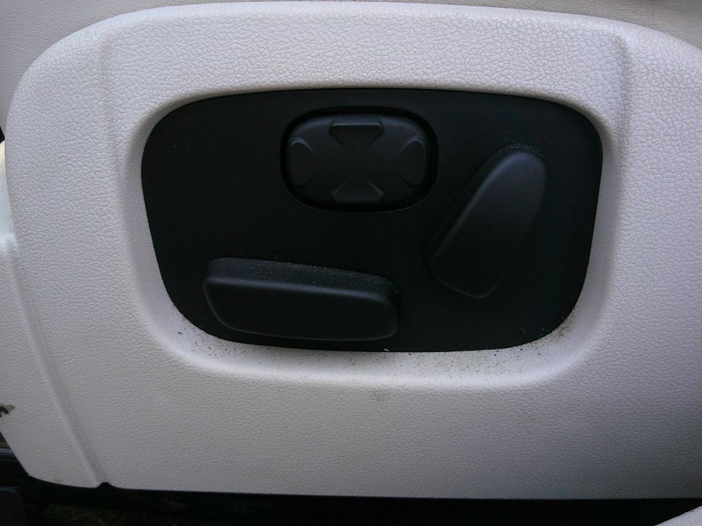 2010 Lincoln MKS Image 11